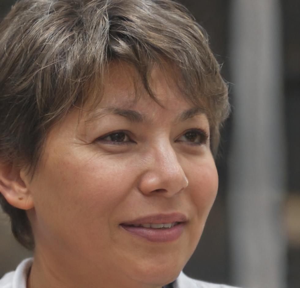 Dr. Elena Weber, Portfoliomanagerin